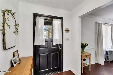Entry Way - 124 Beacon Rd, Glenmont, NY 12077 photo 3 of 4