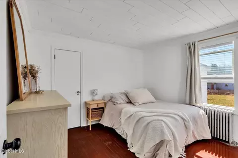 Bedroom - 124 Beacon Rd, Glenmont, NY 12077 photo 2 of 5