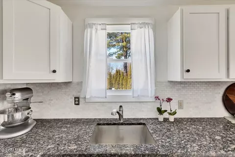 Kitchen - 124 Beacon Rd, Glenmont, NY 12077 photo 3 of 4