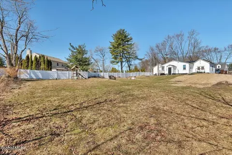 Exterior - 124 Beacon Rd, Glenmont, NY 12077 photo 6 of 8