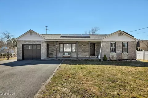 124 Beacon Rd, Glenmont, NY 12077