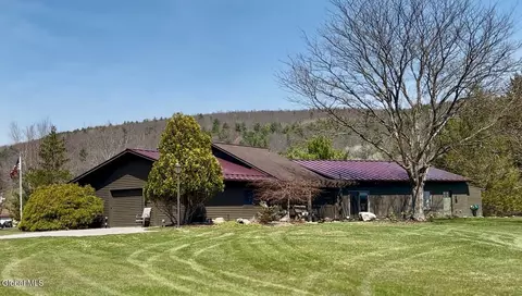 580 Ecker Hollow Rd, Schoharie, NY 12157