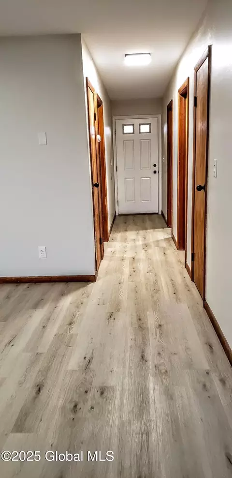 Entry Way - 1300 S Schodack Rd, Castleton On Hudson, NY 12033 photo 1 of 4