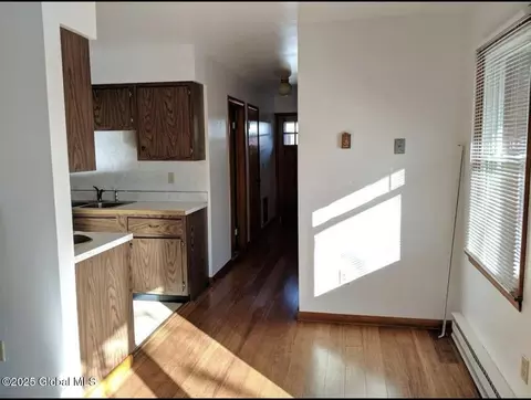 Entry Way - 1300 S Schodack Rd, Castleton On Hudson, NY 12033 photo 3 of 4