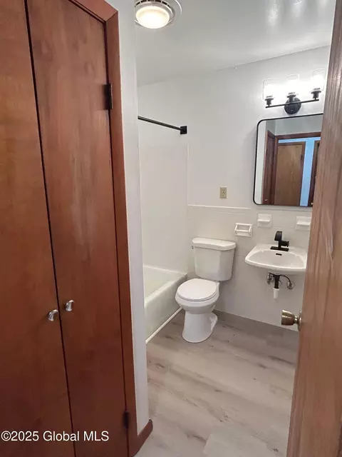 Bath - 1300 S Schodack Rd, Castleton On Hudson, NY 12033 photo 2 of 6