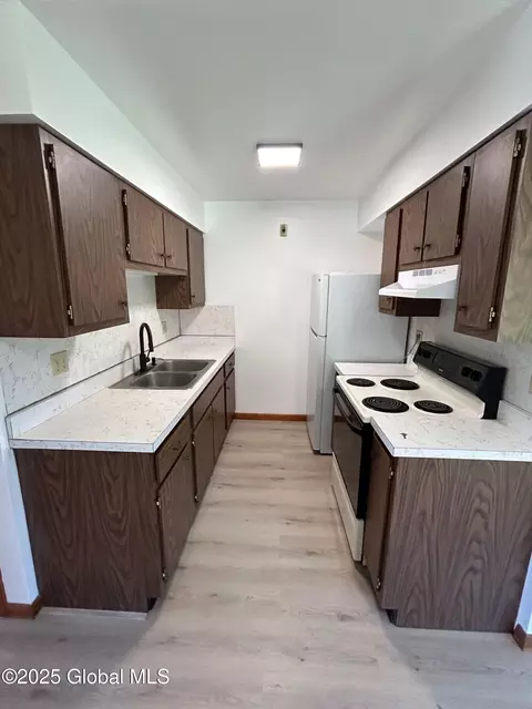 Kitchen - 1300 S Schodack Rd, Castleton On Hudson, NY 12033 photo 4 of 9