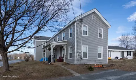 Exterior - 1300 S Schodack Rd, Castleton On Hudson, NY 12033 photo 4 of 9