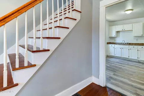 Entry Way - 215 Elm St, Schenectady, NY 12304 photo 4 of 7