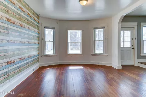 Living - 215 Elm St, Schenectady, NY 12304 photo 2 of 5
