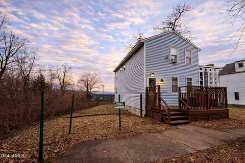 17 Landon Ter, Schenectady, NY 12308