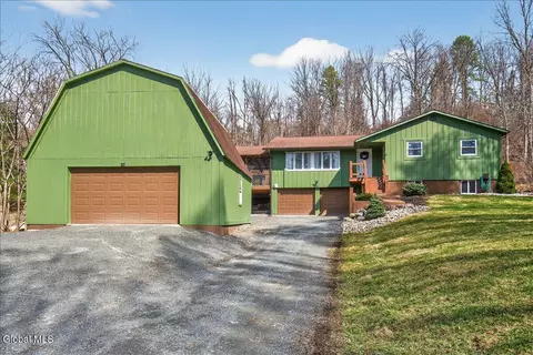 5927 Johnston Rd, Slingerlands, NY 12159