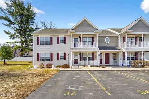 34 Riverside Dr, Rotterdam Junction, NY 12150