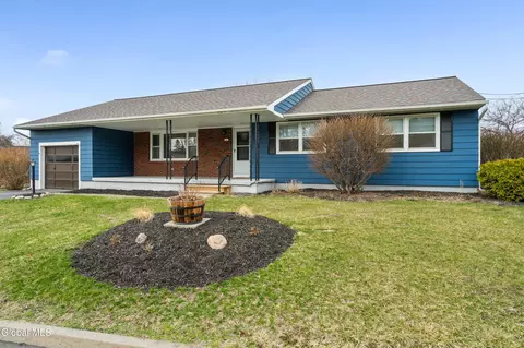 5 Hadden Ln, Troy, NY 12180