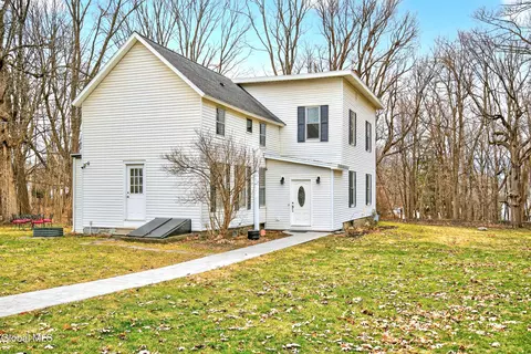 14 Dale St, Voorheesville, NY 12186