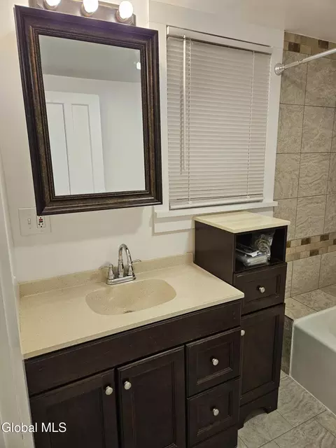 Bath - 463 Cairo Junction Rd, Catskill, NY 12414 photo 3 of 4