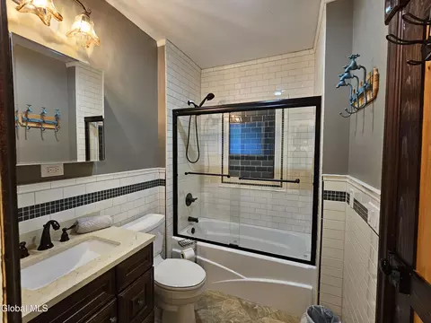 Bath - 463 Cairo Junction Rd, Catskill, NY 12414 photo 1 of 4