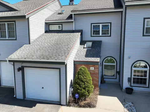 4 Beach Ct, Saratoga Springs, NY 12866