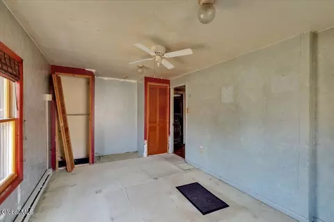 Bedroom - 89 Morris Rd, Schenectady, NY 12304 photo 2 of 3