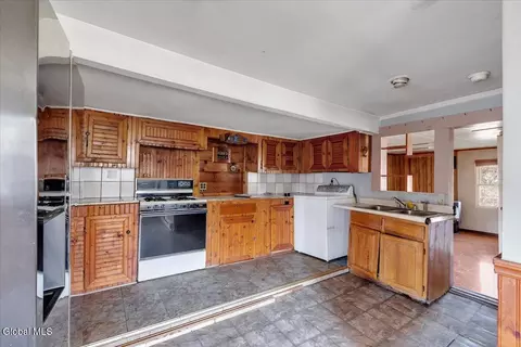 Kitchen - 89 Morris Rd, Schenectady, NY 12304 photo 1 of 2