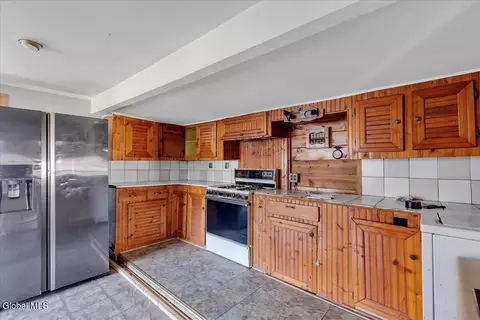 Kitchen - 89 Morris Rd, Schenectady, NY 12304 photo 2 of 2