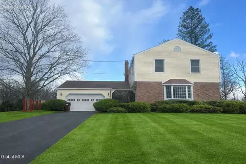 25 Kling Ter, Voorheesville, NY 12186