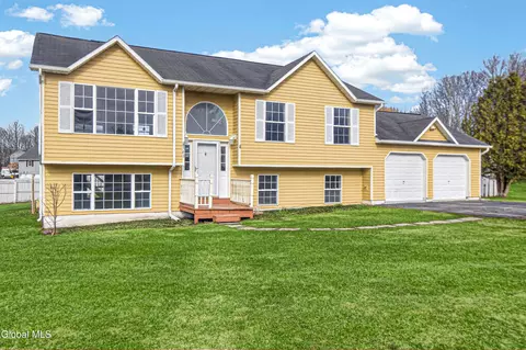 343 Hickory Ln, Central Square, NY 13036