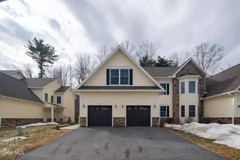 48 Anthony Pl, Ballston Spa, NY 12020