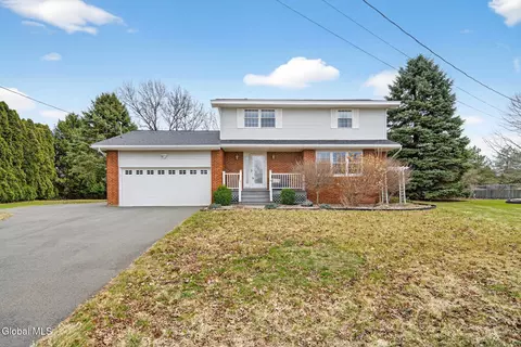 4 Albert Ct, Latham, NY 12110