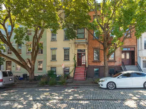 128 Hamilton St, Albany, NY 12207