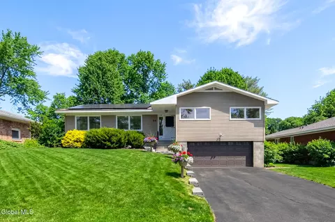 31 Freeman Rd, Albany, NY 12208