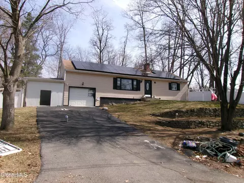 1 Gilmore Ter, Schenectady, NY 12303