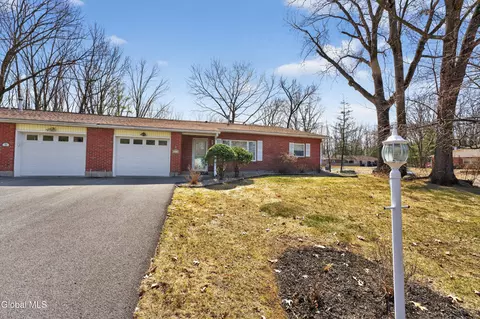 4 Lacosta Dr # C, Clifton Park, NY 12065
