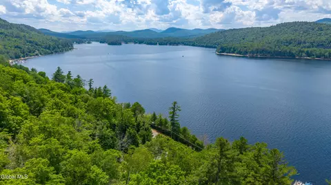 536 E Shore Dr, Adirondack, NY 12808