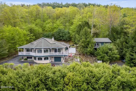536 E Shore Dr, Adirondack, NY 12808