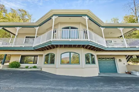 536 E Shore Dr, Adirondack, NY 12808