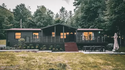 16 Moggre Rd, Shandaken, NY 12480