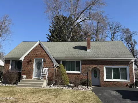 1032 Bill Rd, Schenectady, NY 12303