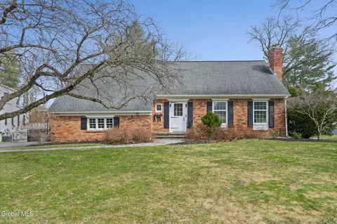 1174 Godfrey Ln, Niskayuna, NY 12309