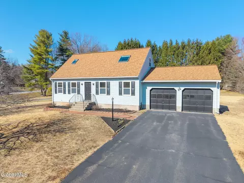 5 Norland Ct, Saratoga Springs, NY 12866