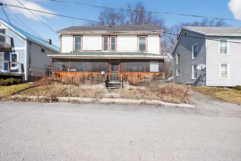 7 Oak Ln, Port Henry, NY 12974