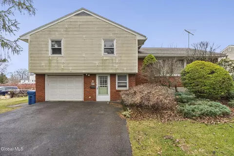 27 Eva St, Latham, NY 12110