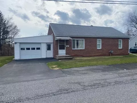 15 Braintree St, Albany, NY 12205