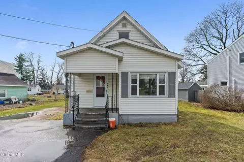 246 E Campbell Rd, Schenectady, NY 12303