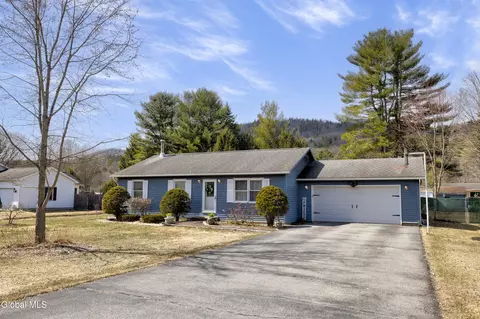 12 Pinewood Hollow Rd, Queensbury, NY 12804