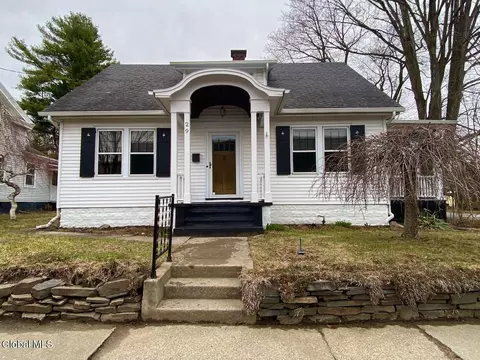 29 Ralph St, Ballston Spa, NY 12020
