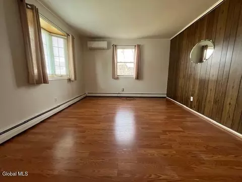 Living - 1051 Inner Dr, Schenectady, NY 12303 photo 2 of 7