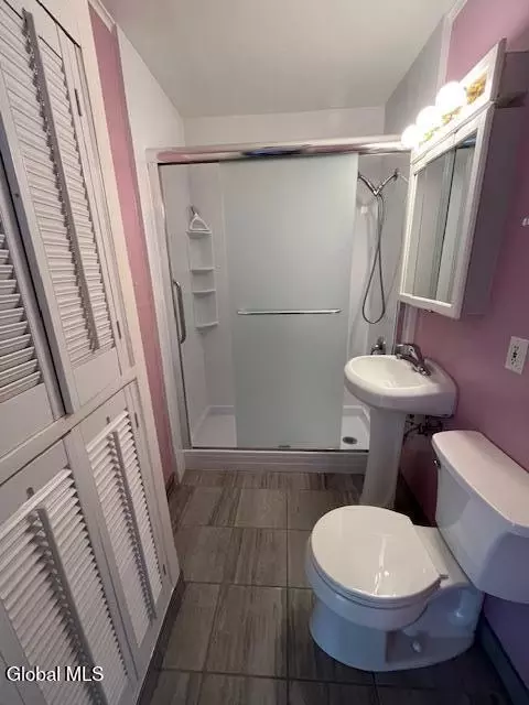 Bath - 1051 Inner Dr, Schenectady, NY 12303 photo 2 of 2