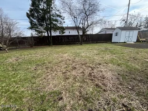 Exterior - 1051 Inner Dr, Schenectady, NY 12303 photo 1 of 4