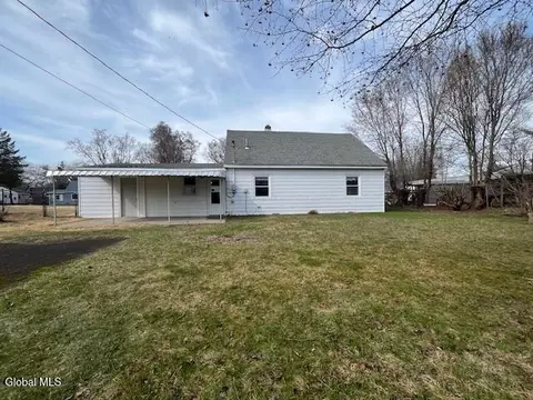 Exterior - 1051 Inner Dr, Schenectady, NY 12303 photo 4 of 4