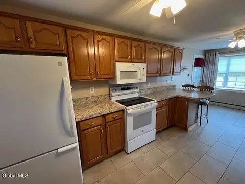 Kitchen - 1051 Inner Dr, Schenectady, NY 12303 photo 5 of 9